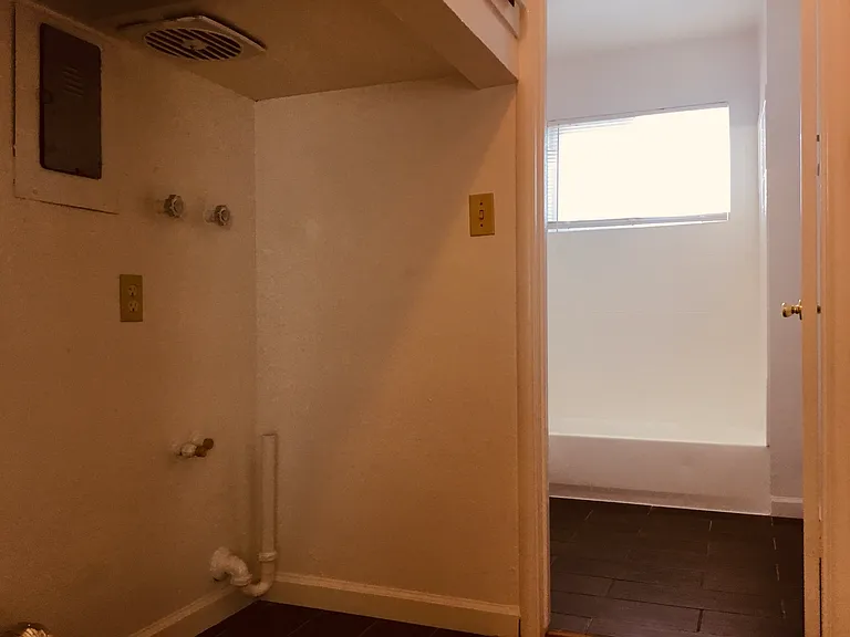 10 W Swain Rd — Photo 16