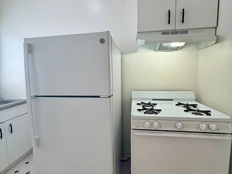 1645 N Harvard Blvd — Photo 21