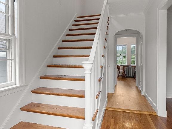 5th image of 204 Thacher St