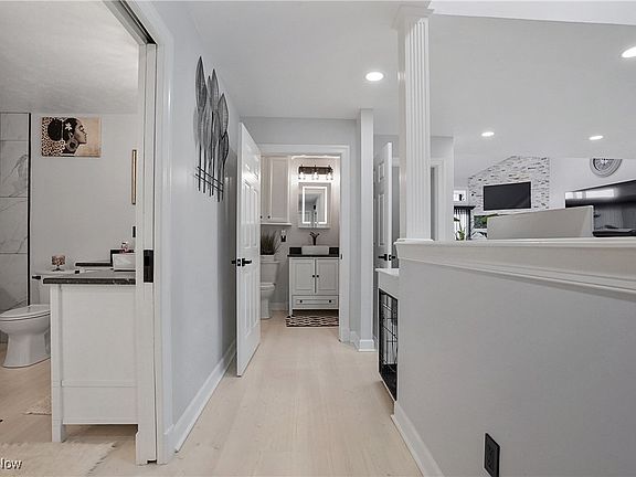 5th image of 155 Waterford Way