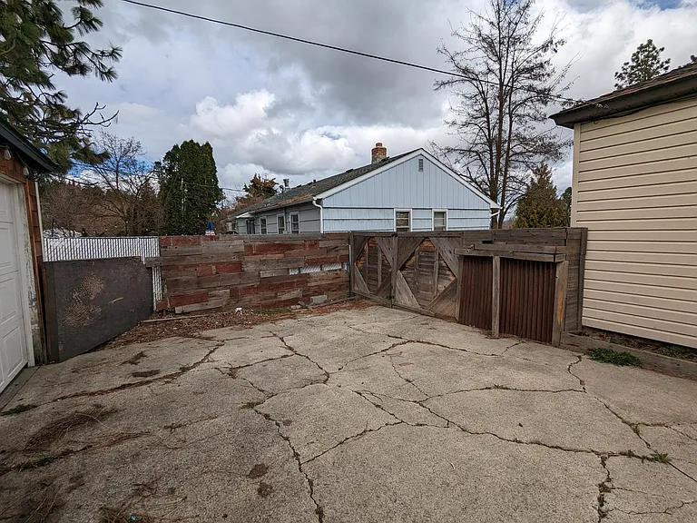 3320 E 19th Ave — Photo 6