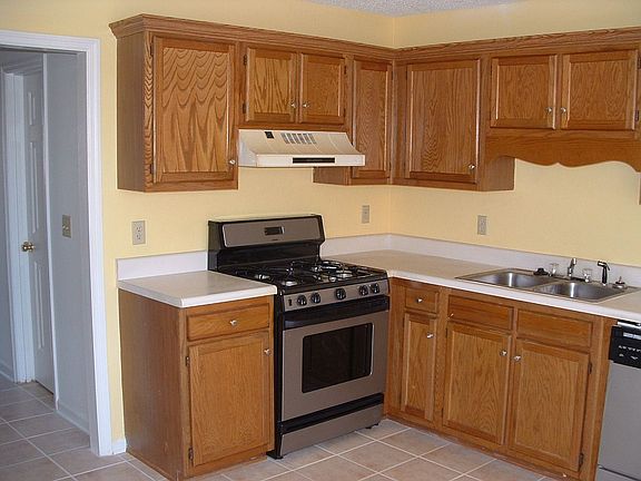 Kitchen w/gas stove for cooking at it's best- BAM !