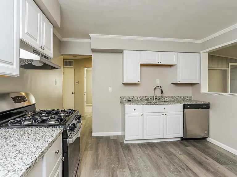 925956_024_kitchen_13214318.jpg