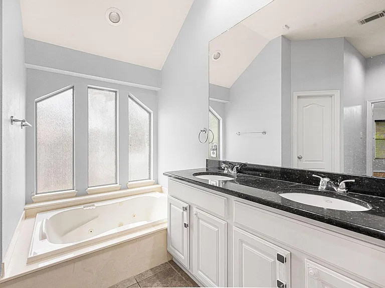 802 Floriencia St — Photo 24