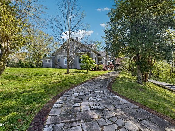 3rd image of 210 Clifton Heights Rd