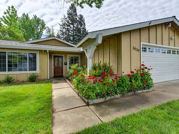 2nd image of 3039 Rosemont Dr