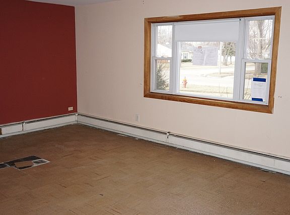 3rd image of 2606 W Richmond St