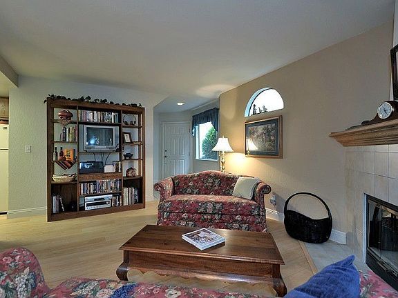 4th image of 2423 Diane Marie Way