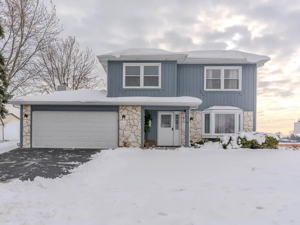 601 Bluff St, Carol Stream, IL 60188