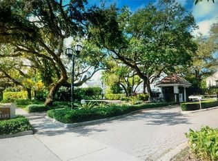 20011 W Oak Haven Cir, Miami, FL 33179