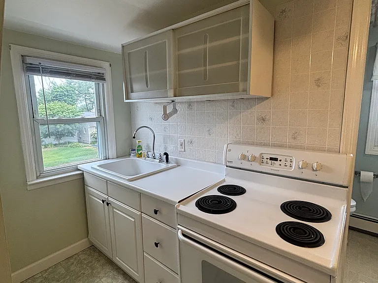 Maple Dr — Photo 6