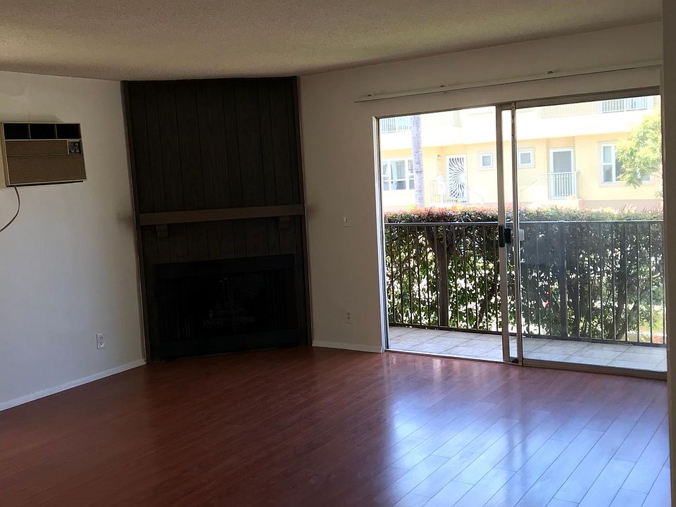 1st image of 11874 Iowa Ave #1