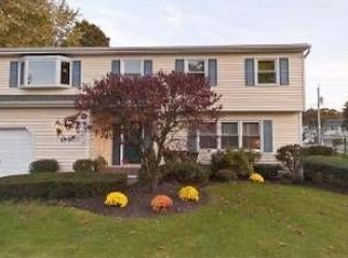 8 Bethwood Dr, Loudonville, NY 12211