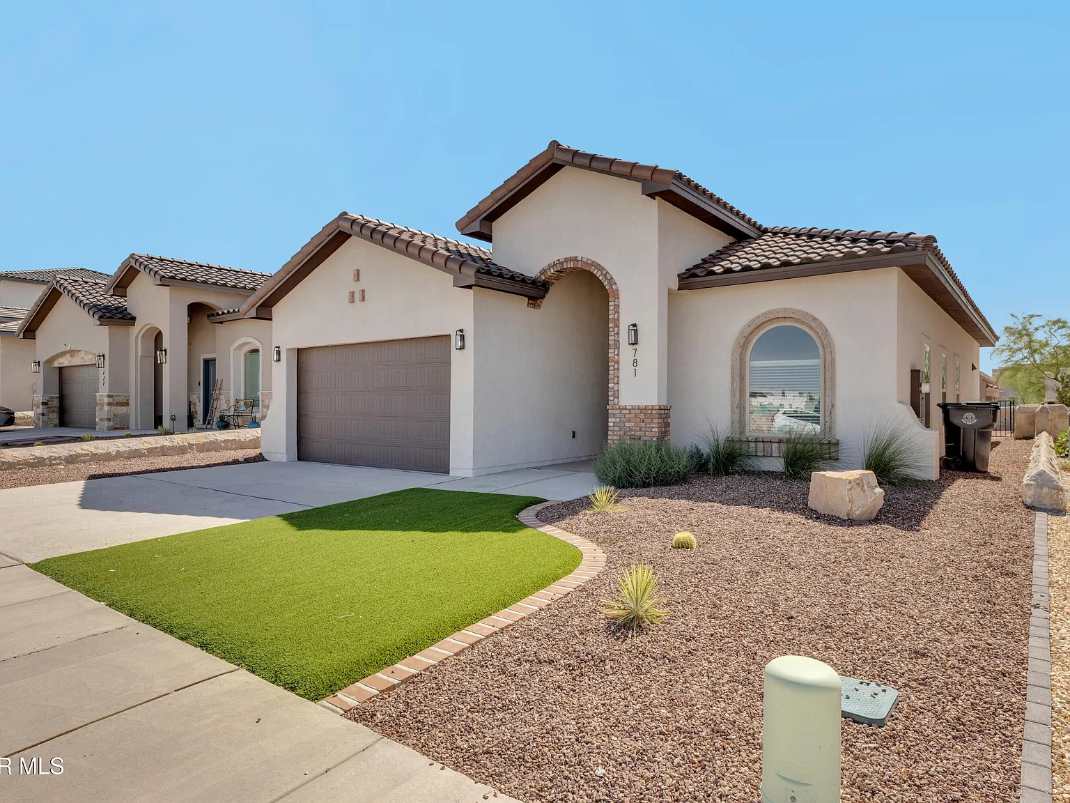 3 bed, 2.0 bath, 1600 sqft, $2,300 — Photo 2