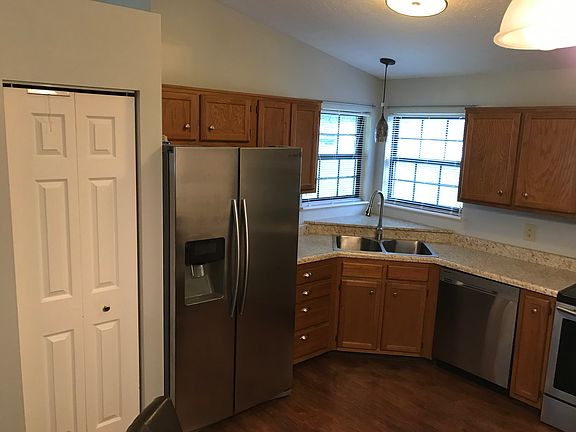 5th image of 321 E Brittany Way