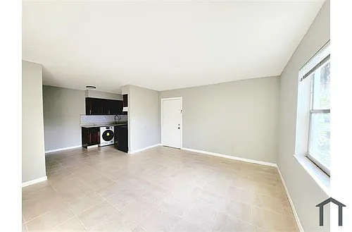 191 SW 15th St Photo 1