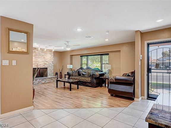 4th image of 1705 E Oakey Blvd