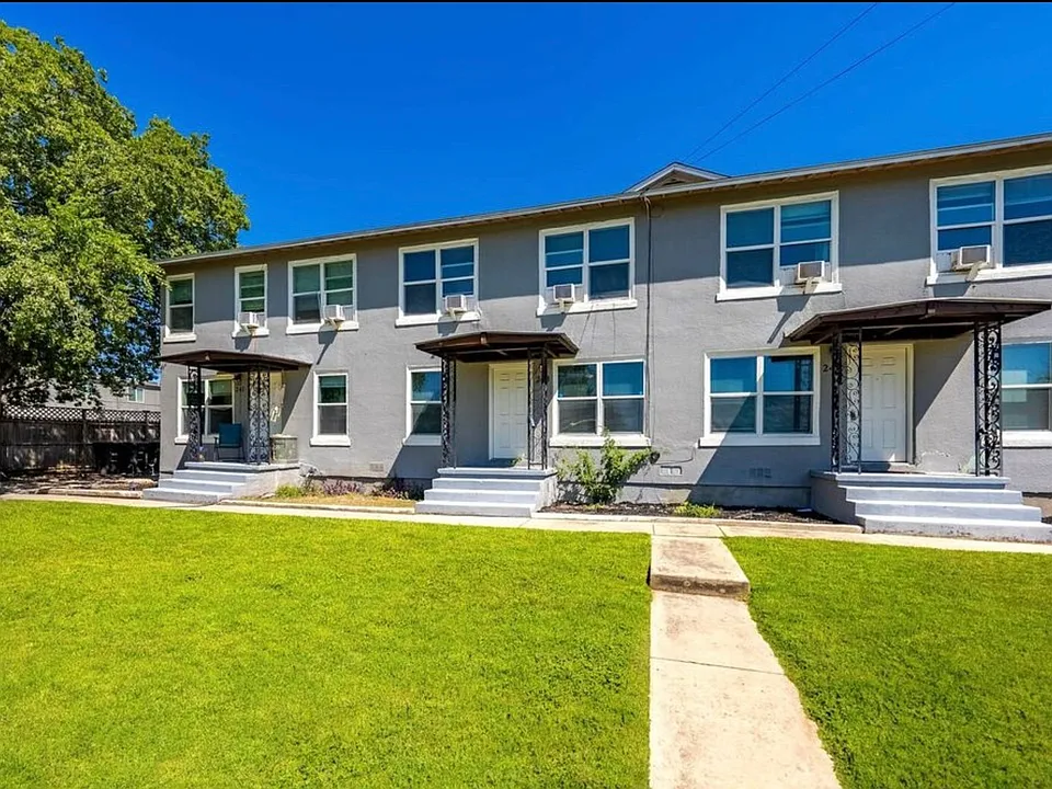 245 Deerwood Dr #245
