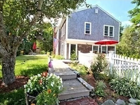 64 River St, Plymouth, MA 02360