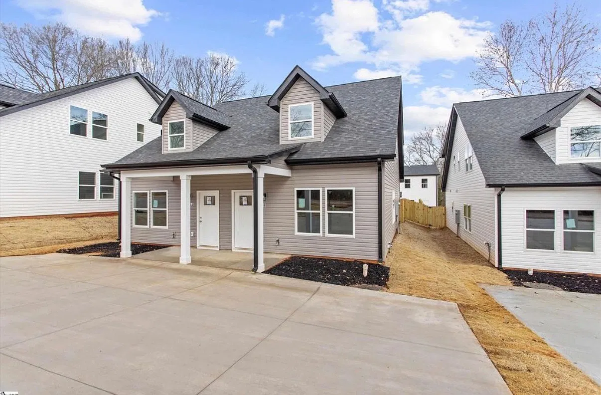 3 bed, 3000 sqft, $2,000 — Photo 2