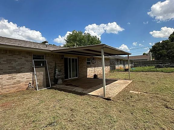 3rd image of 421 S Meadow Ln