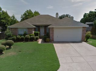 7904 Whispering Woods Ln, North Richland Hills, TX 76182