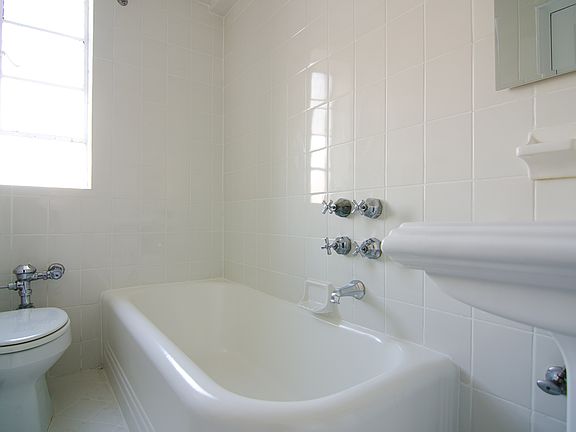 4th image of 5 W 86th St APT 10E
