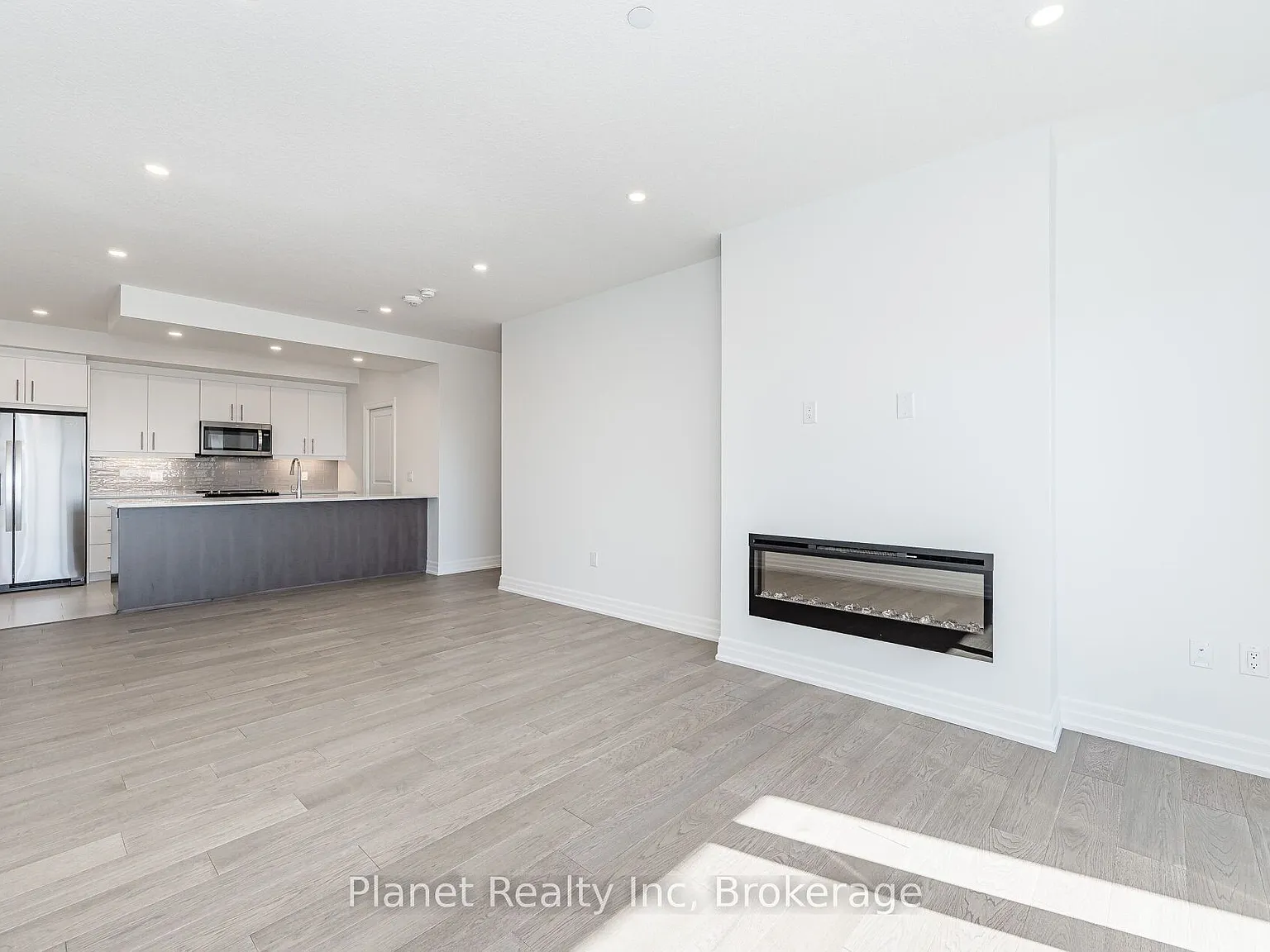 2 bed, $3,200 — Photo 2