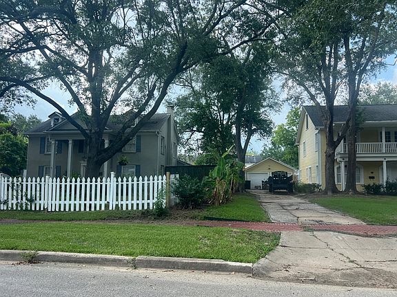 2nd image of 2360 Long St