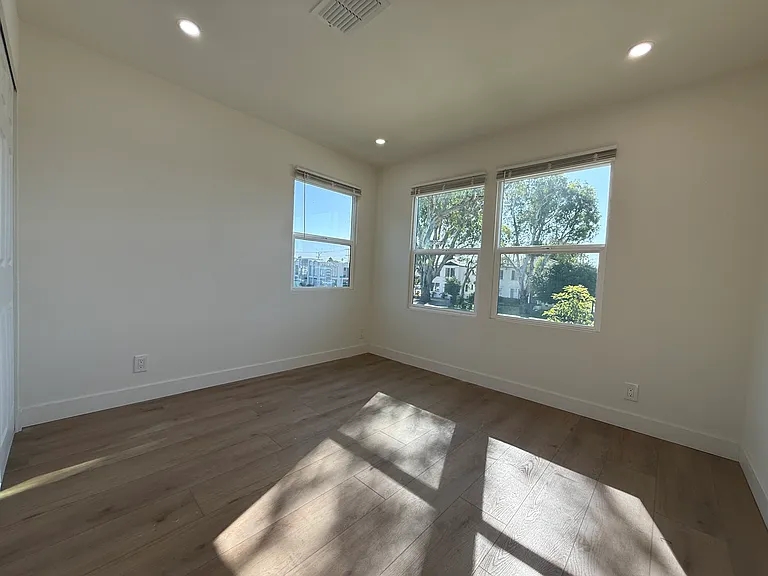 2465 Torrance Blvd — Photo 28