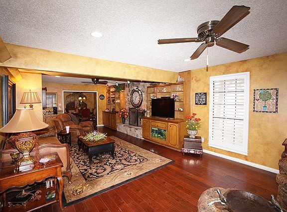 3rd image of 1619 W 23rd St