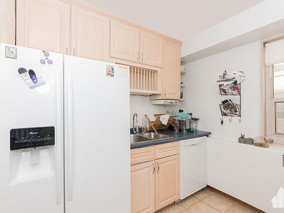 3rd image of 3950 N Lake Shore Dr APT 1512