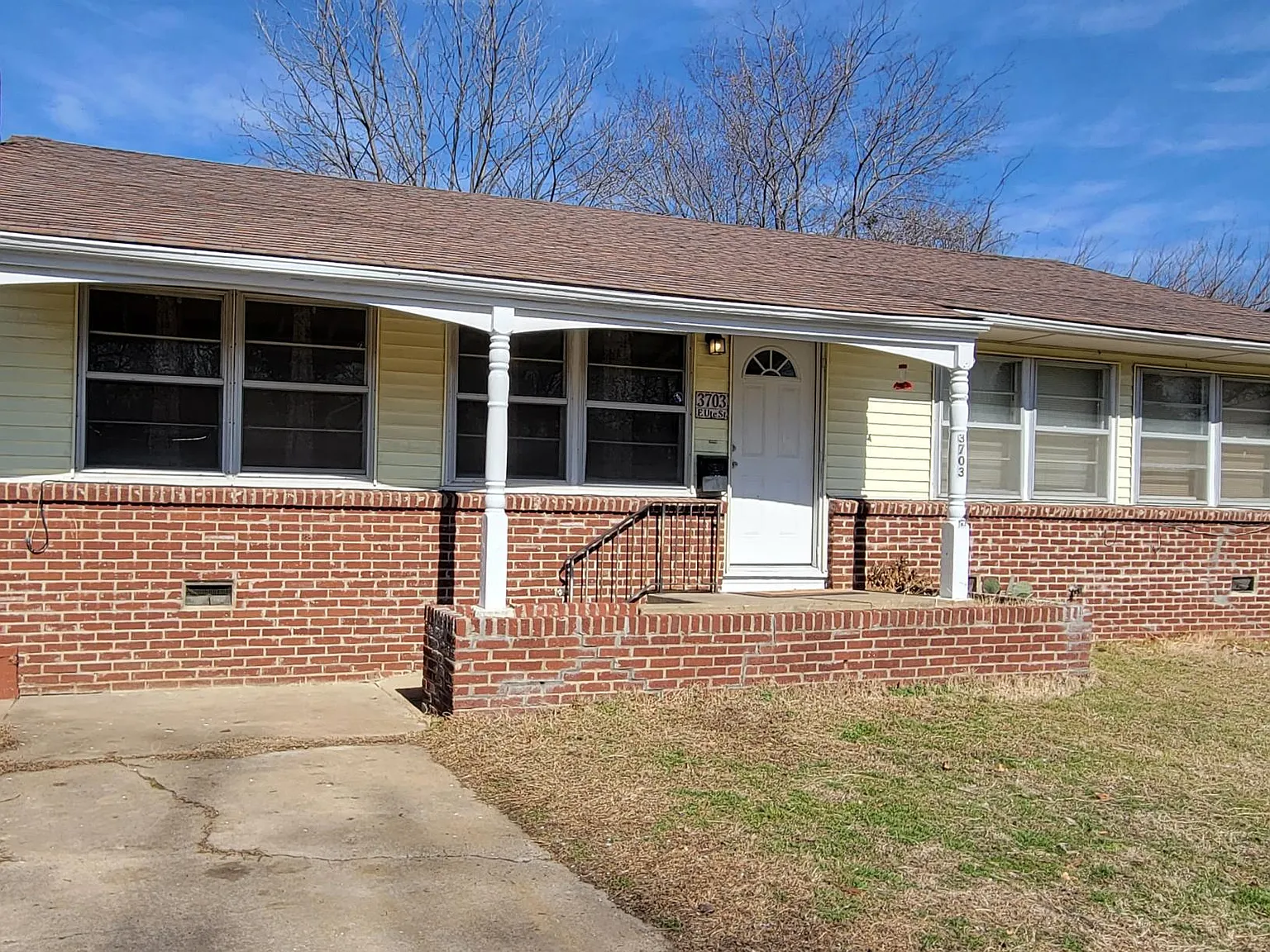 3 bed, 1300 sqft, $1,100 — Photo 1