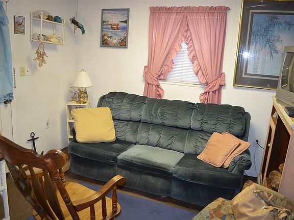 5th image of 209 Broadmoor Ln #A