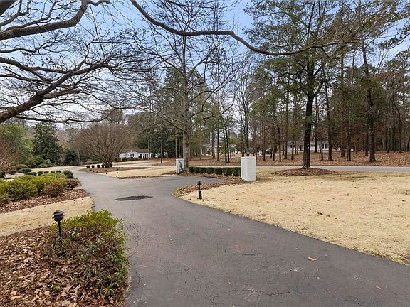 4th image of 230 Cary Dr