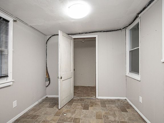 3rd image of 16605 Lotus Dr