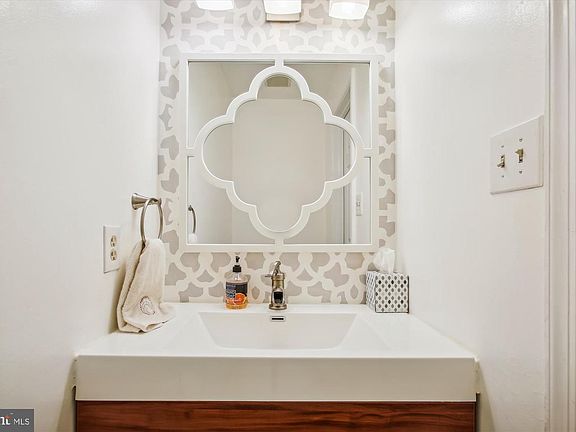 5th image of 7728 Hickory Glen Way