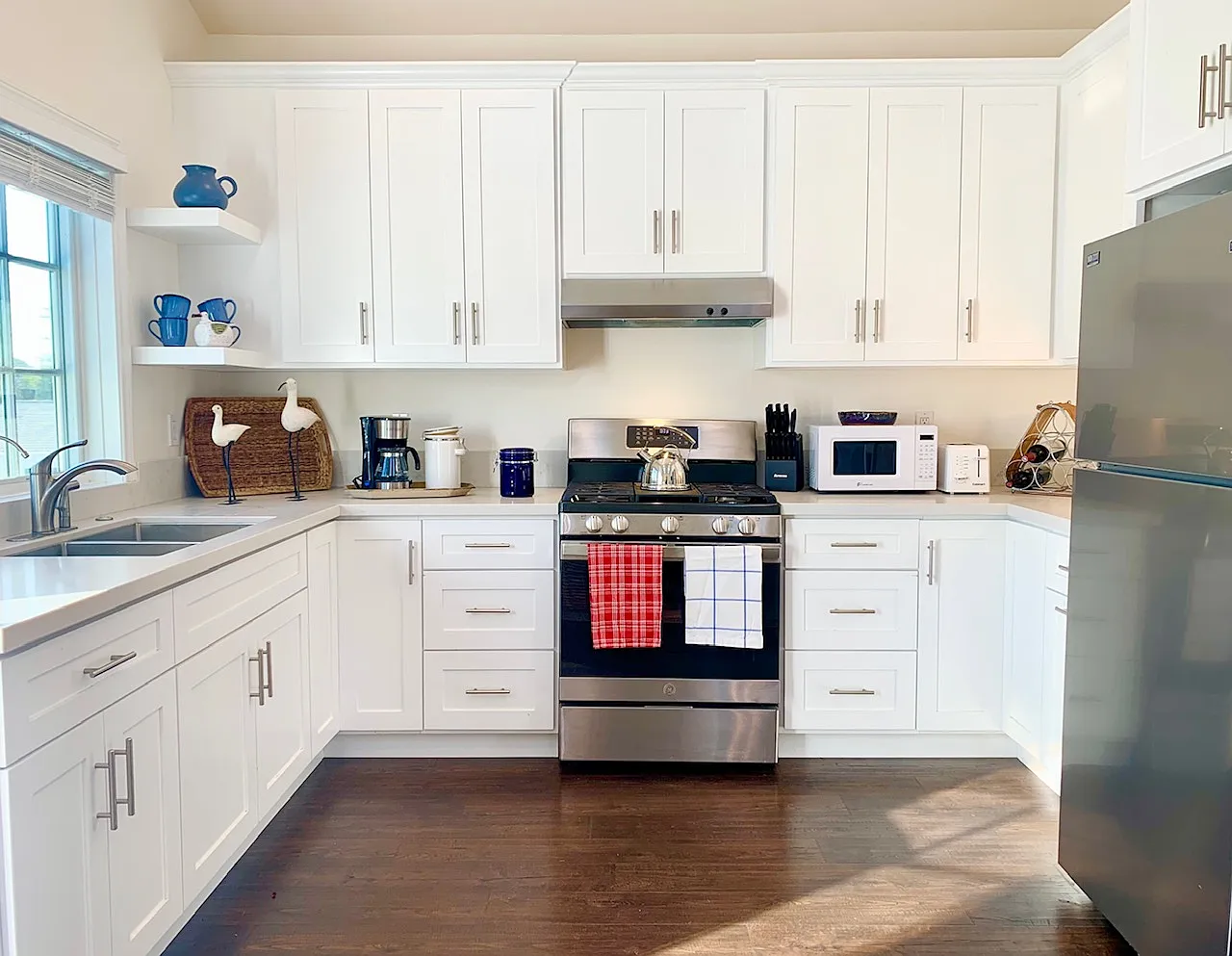 3 bed, 845 sqft, $4,450 — Photo 3