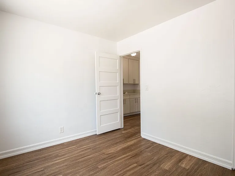 320 G St — Photo 6