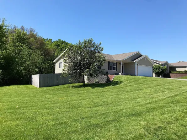 201 Highland Ridge Dr, Manhattan, KS 66503