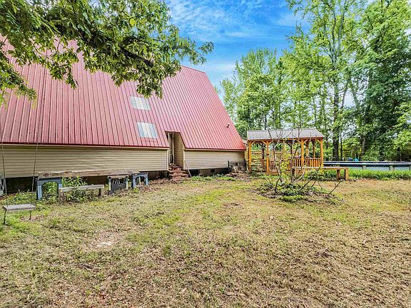 3rd image of 323 Bradley Ln