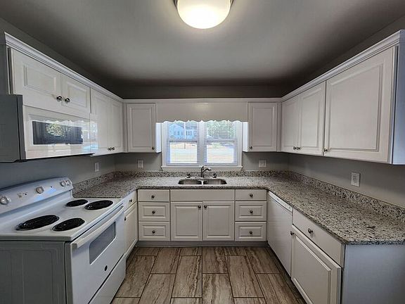 3rd image of 125 Glen Iris Dr