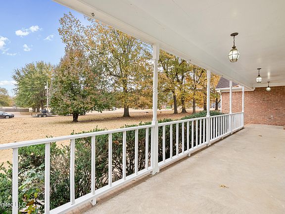 5th image of 106 Oakwood Dr