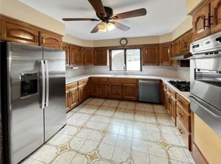 43 Elm Ave, Glen Cove, NY 11542