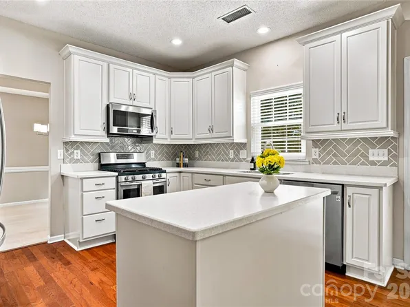 5477 Cambridge Bay Dr, Charlotte, NC 28269