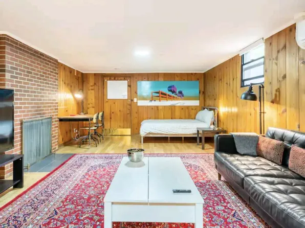 2619 NW 95th St #Mil, Seattle, WA 98117