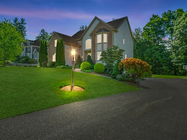 39 Regency Dr, Dracut, MA 01826
