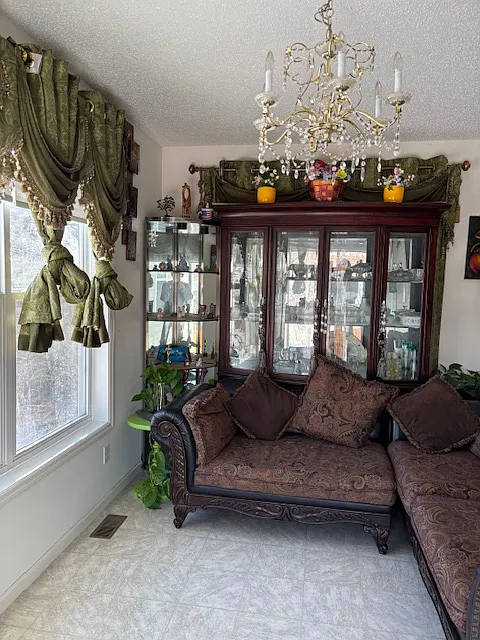 5 bed, 3.5 bath, 3213 sqft, $3,799 — Photo 4