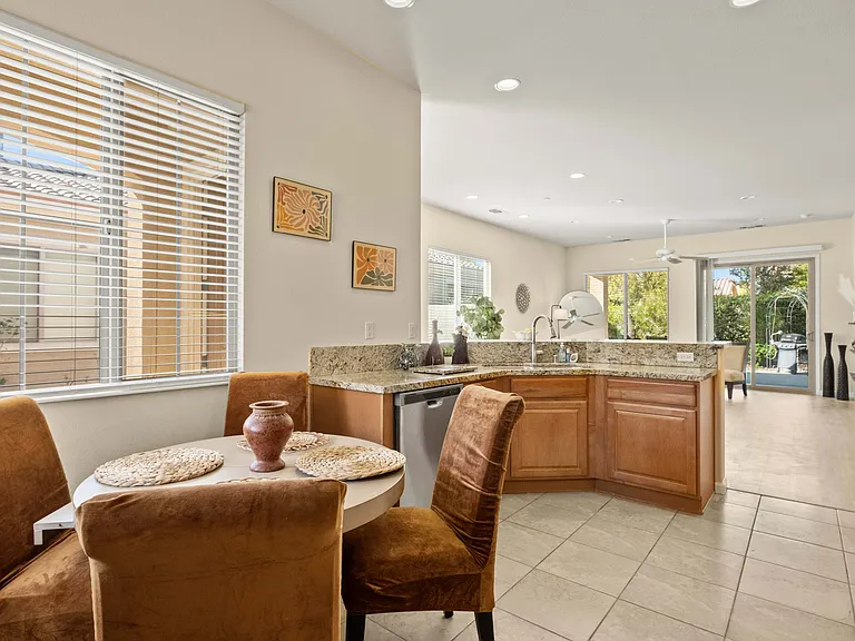 80528 Avenida San Fernando — Photo 13