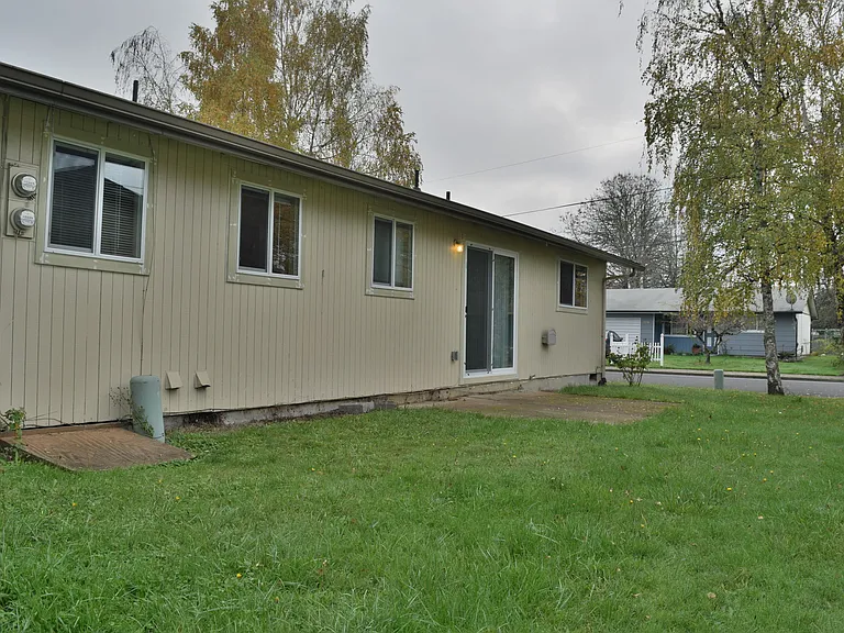 Newton Street Duplexes — Photo 11